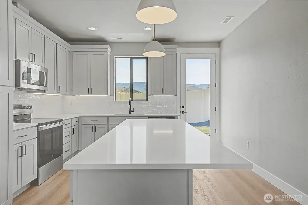 574 S Oasis Loop East Wenatchee WA 98802
