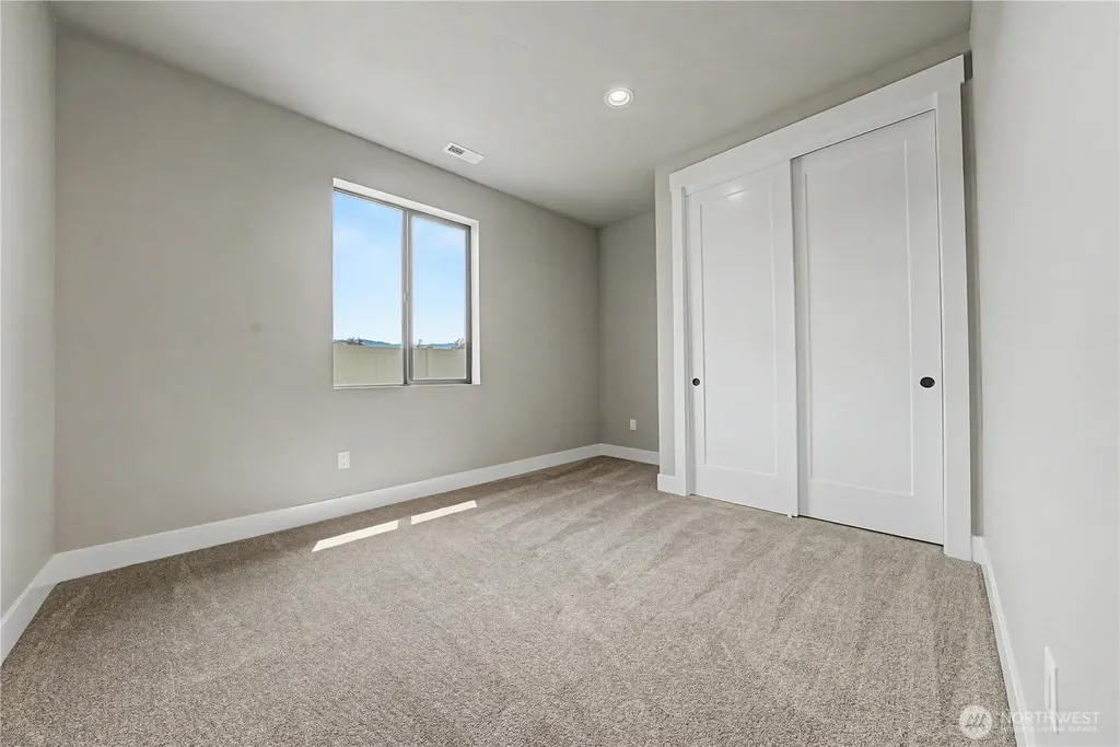 574 S Oasis Loop East Wenatchee WA 98802