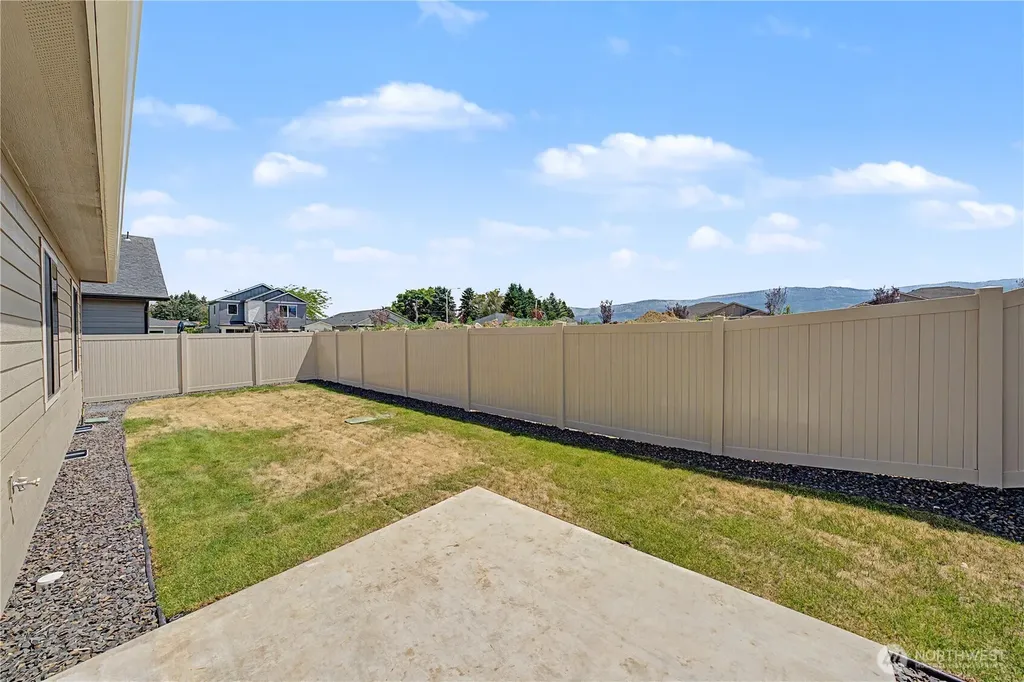 574 S Oasis Loop East Wenatchee WA 98802