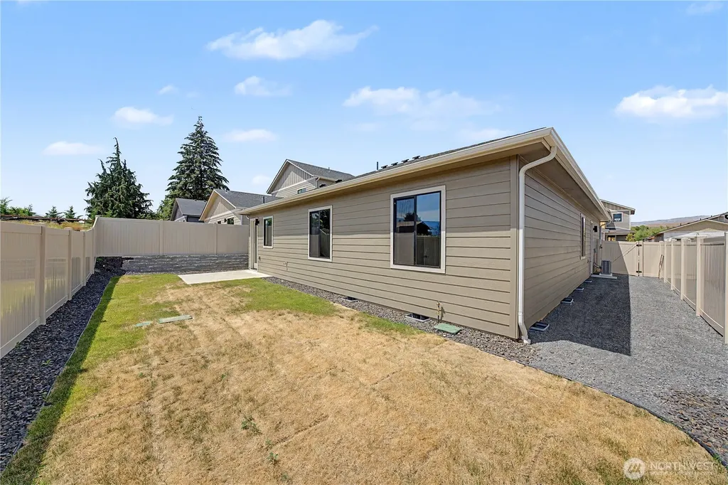 574 S Oasis Loop East Wenatchee WA 98802