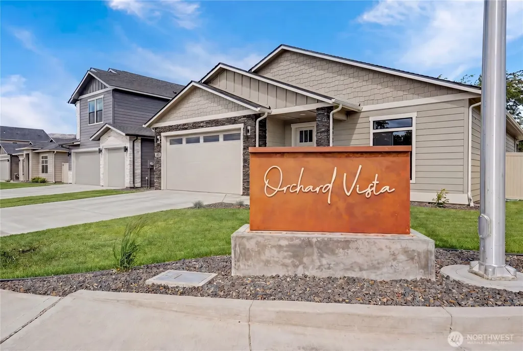 574 S Oasis Loop East Wenatchee WA 98802