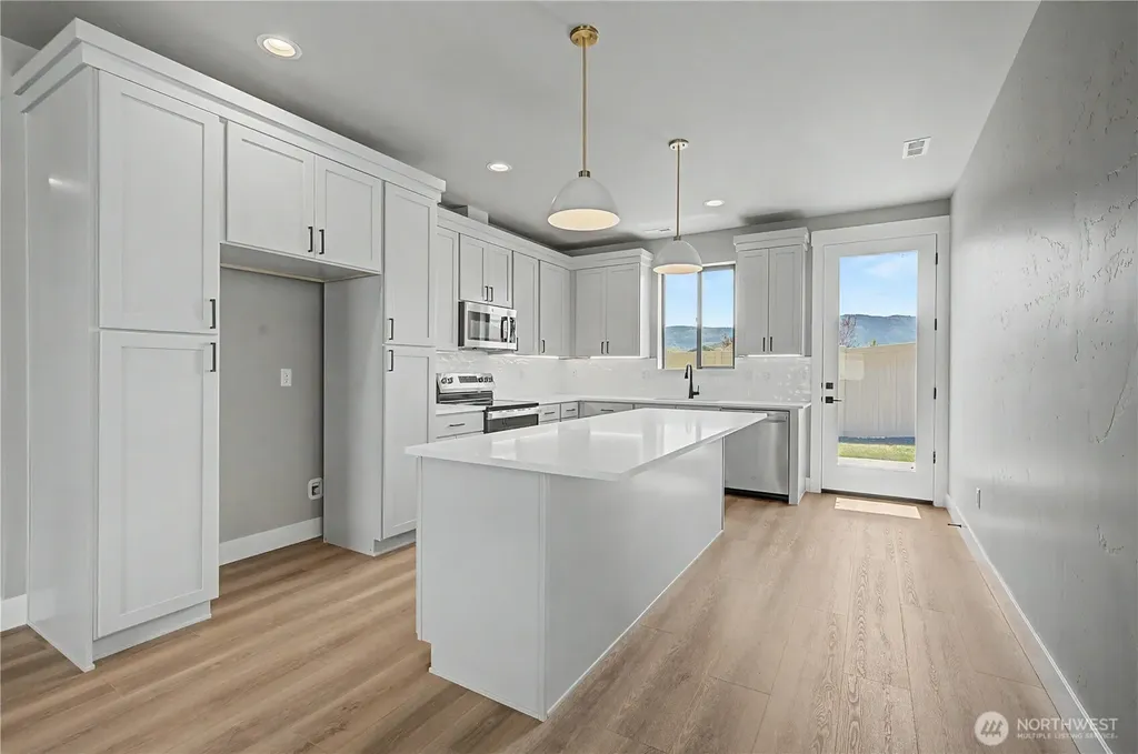 574 S Oasis Loop East Wenatchee WA 98802