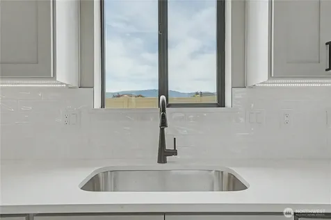 574 S Oasis Loop East Wenatchee WA 98802