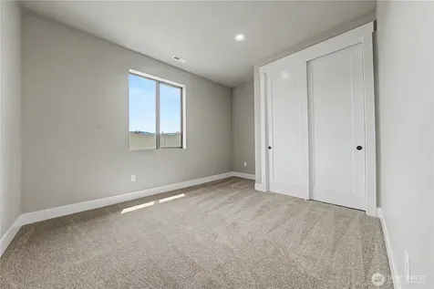574 S Oasis Loop East Wenatchee WA 98802