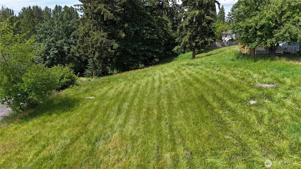 9805 31st Street E Edgewood WA 98371