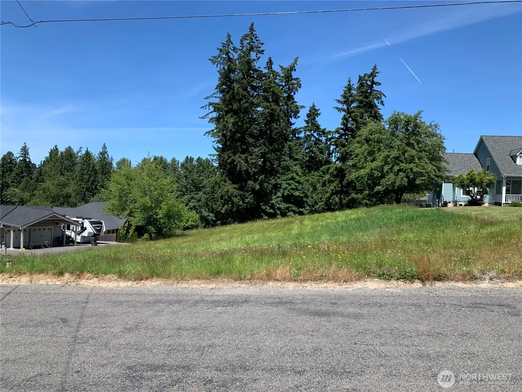 9805 31st Street E Edgewood WA 98371