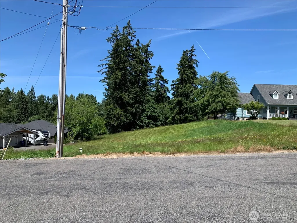 9805 31st Street E Edgewood WA 98371