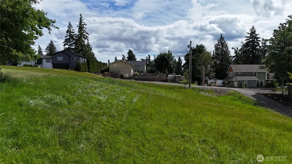 9805 31st Street E Edgewood WA 98371