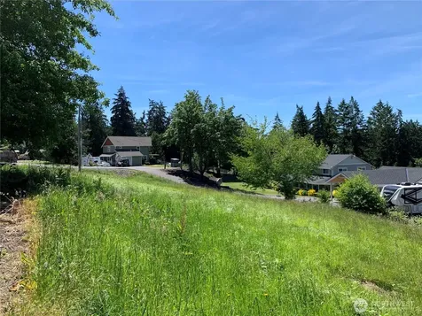 9805 31st Street E Edgewood WA 98371