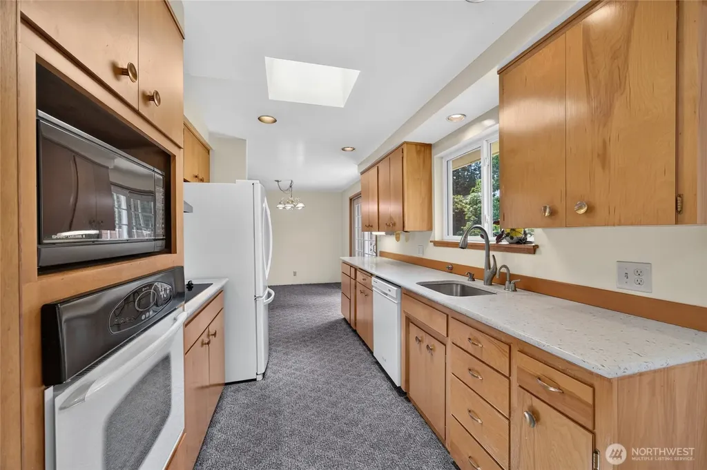 2015 152nd Place SE Bellevue WA 98007