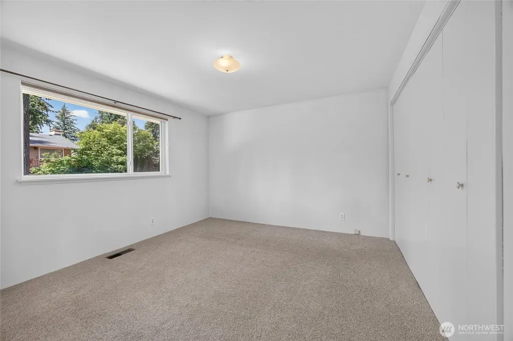 2015 152nd Place SE Bellevue WA 98007