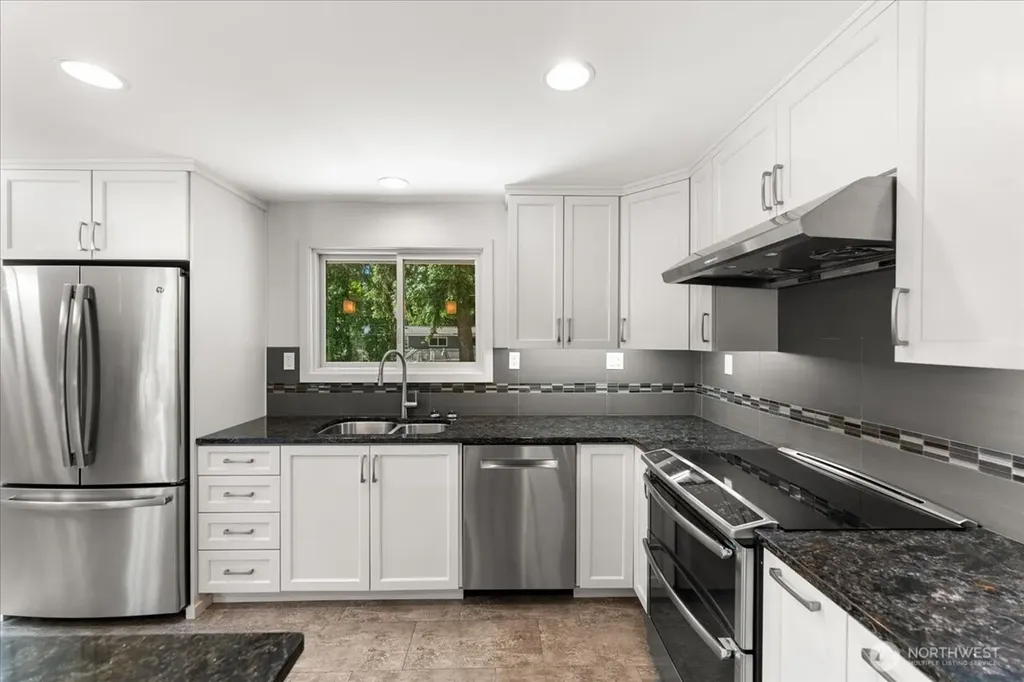 15811 205th Avenue SE Renton WA 98059