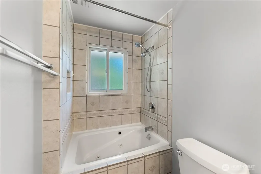 15811 205th Avenue SE Renton WA 98059