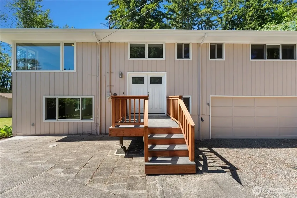 15811 205th Avenue SE Renton WA 98059