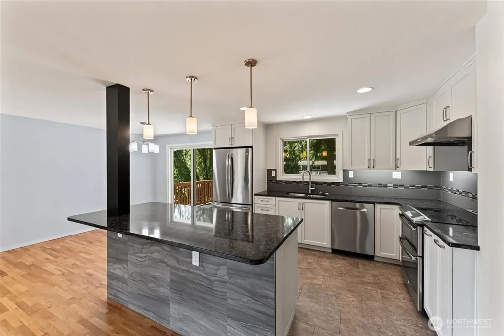 15811 205th Avenue SE Renton WA 98059