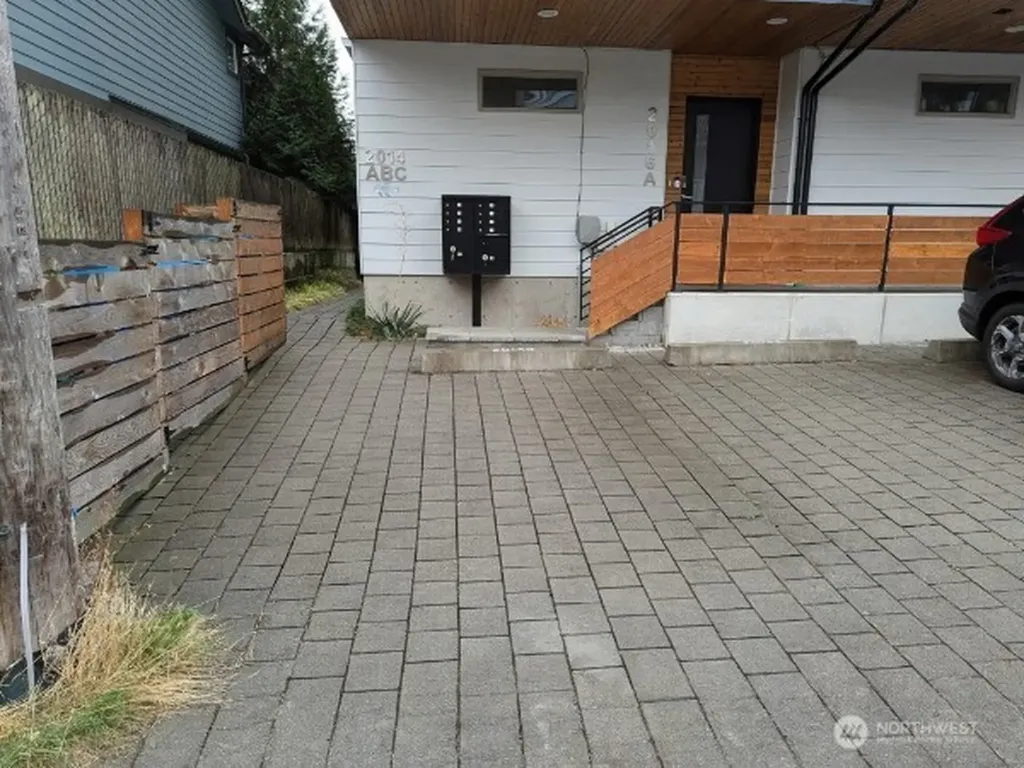 2014 Yale Ave E Seattle WA 98102
