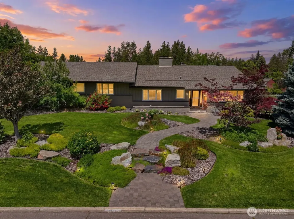 1527 E Woodcliff Road Spokane WA 99203
