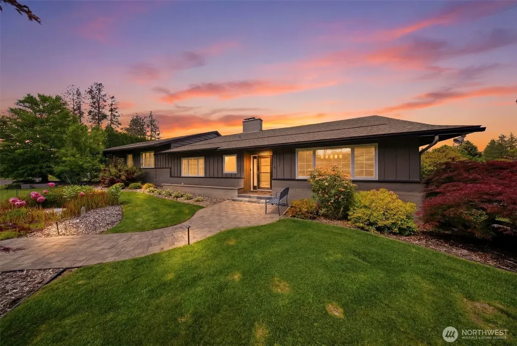 1527 E Woodcliff Road Spokane WA 99203