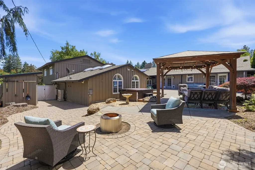 1527 E Woodcliff Road Spokane WA 99203