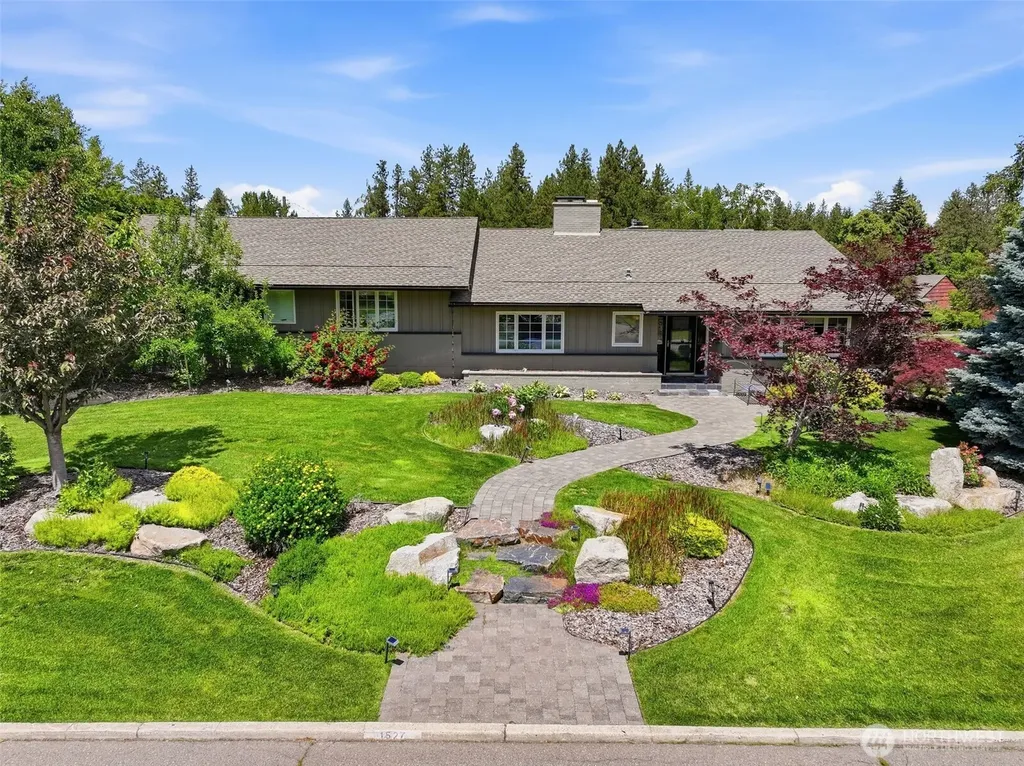 1527 E Woodcliff Road Spokane WA 99203