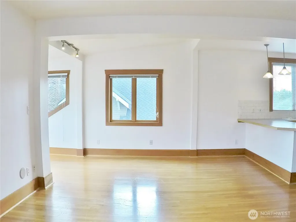 403 30th Avenue Seattle WA 98122