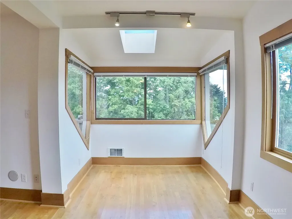 403 30th Avenue Seattle WA 98122