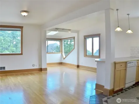 403 30th Avenue Seattle WA 98122