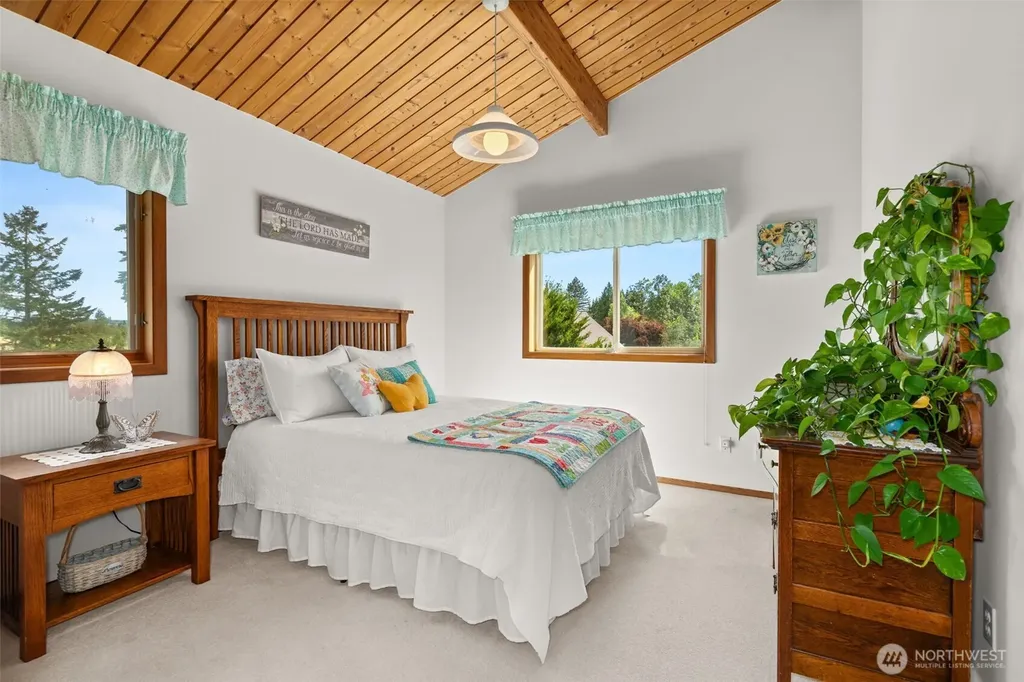 1090 Middle Fork Road Onalaska WA 98570