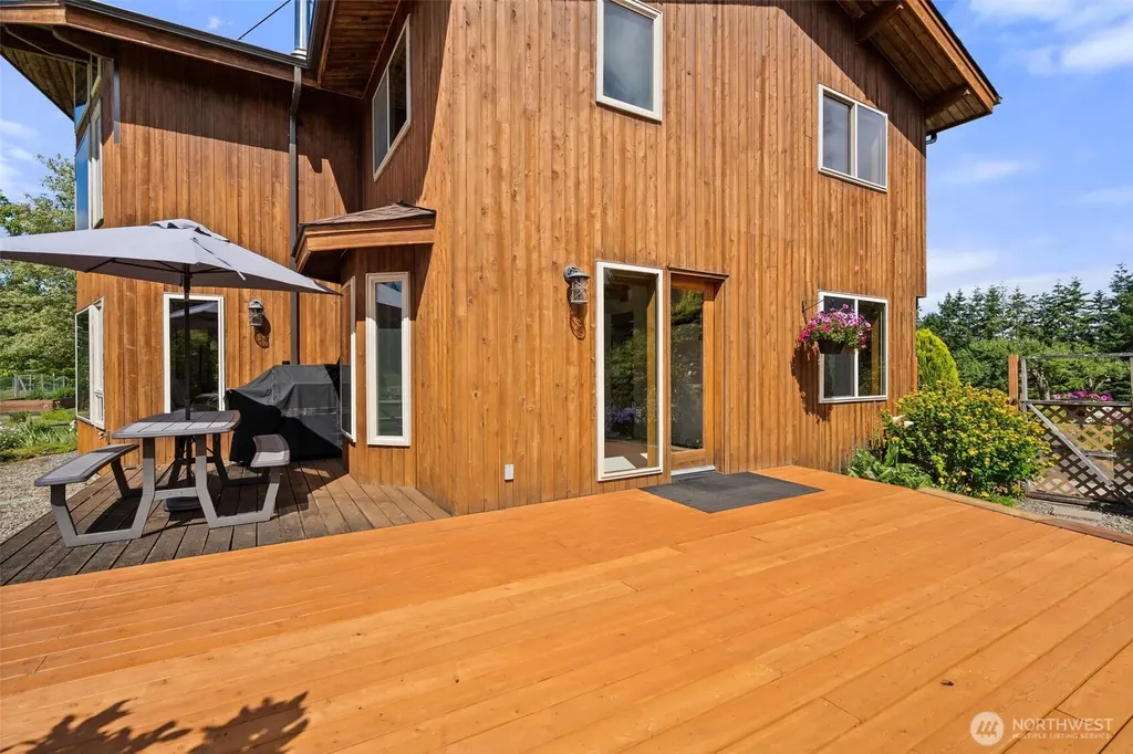 1090 Middle Fork Road Onalaska WA 98570