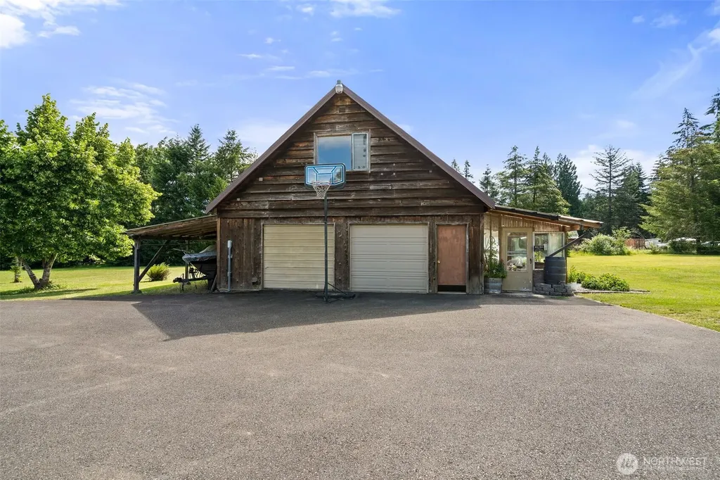 1090 Middle Fork Road Onalaska WA 98570