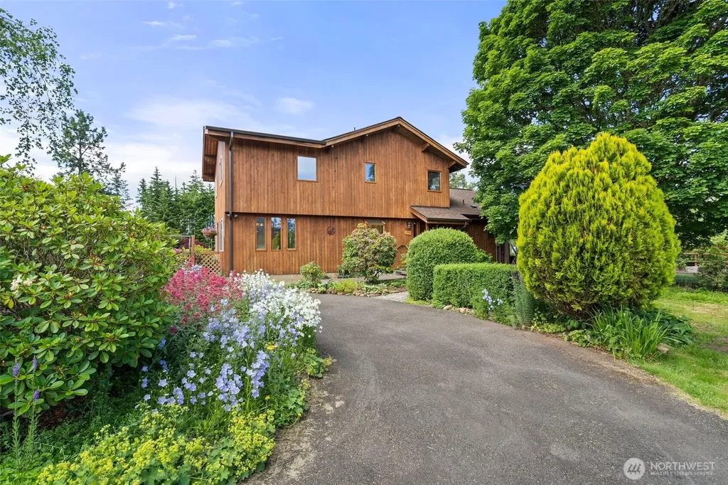 1090 Middle Fork Road Onalaska WA 98570