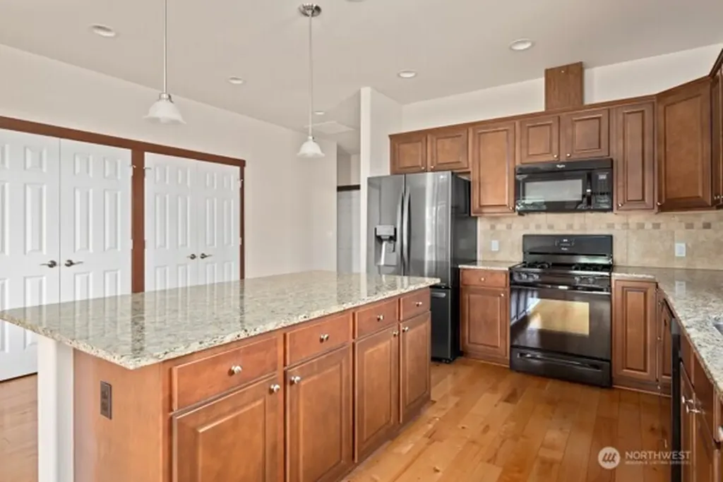 1844 SW Aberdeen Court Oak Harbor WA 98277