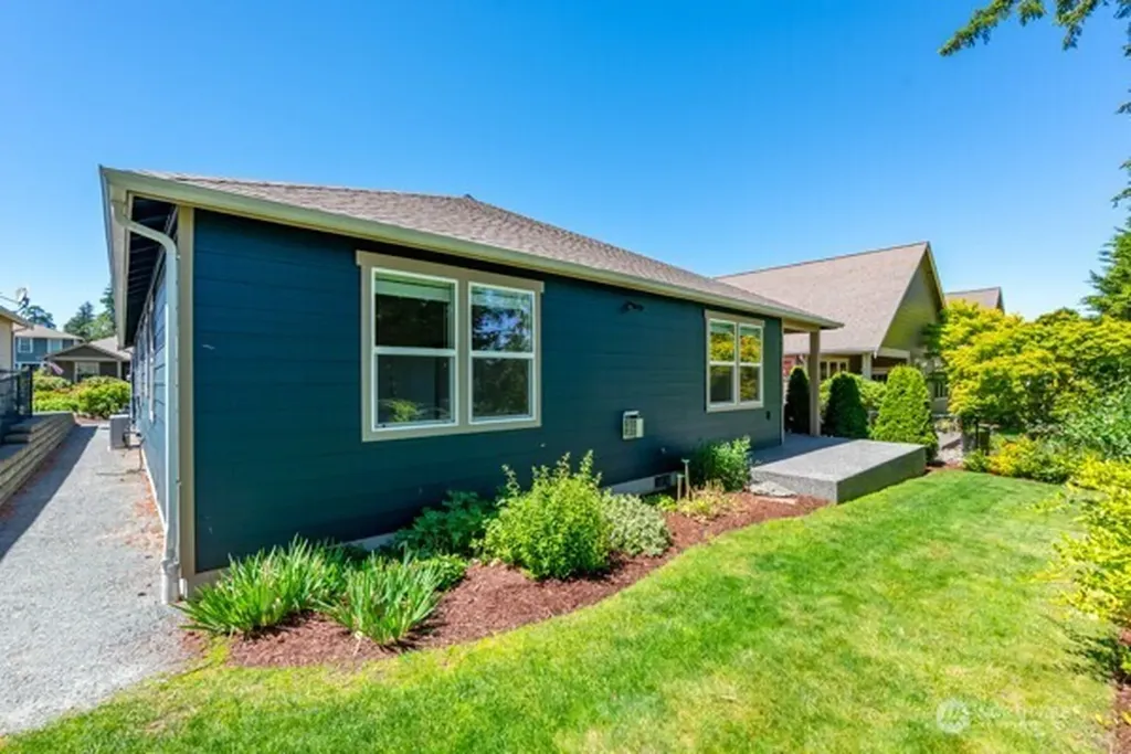 1844 SW Aberdeen Court Oak Harbor WA 98277