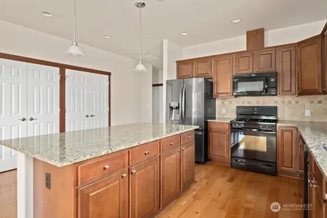 1844 SW Aberdeen Court Oak Harbor WA 98277