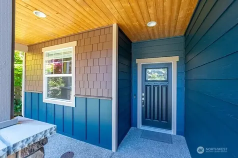 1844 SW Aberdeen Court Oak Harbor WA 98277