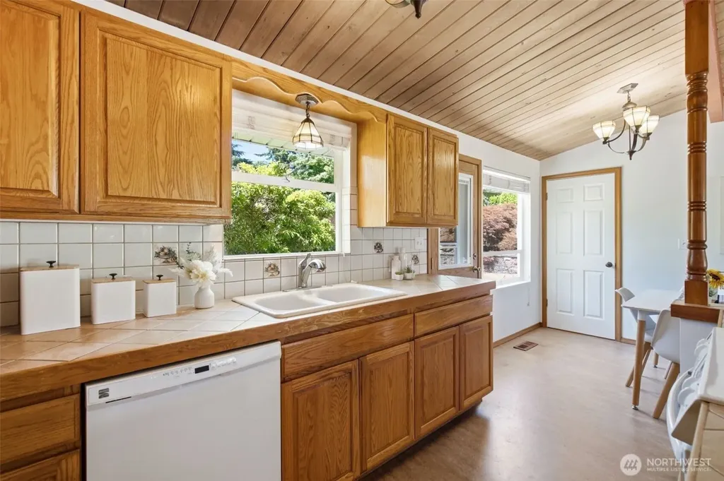 11205 4th Place S Burien WA 98168