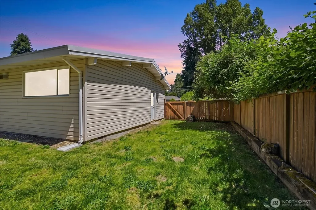 11205 4th Place S Burien WA 98168
