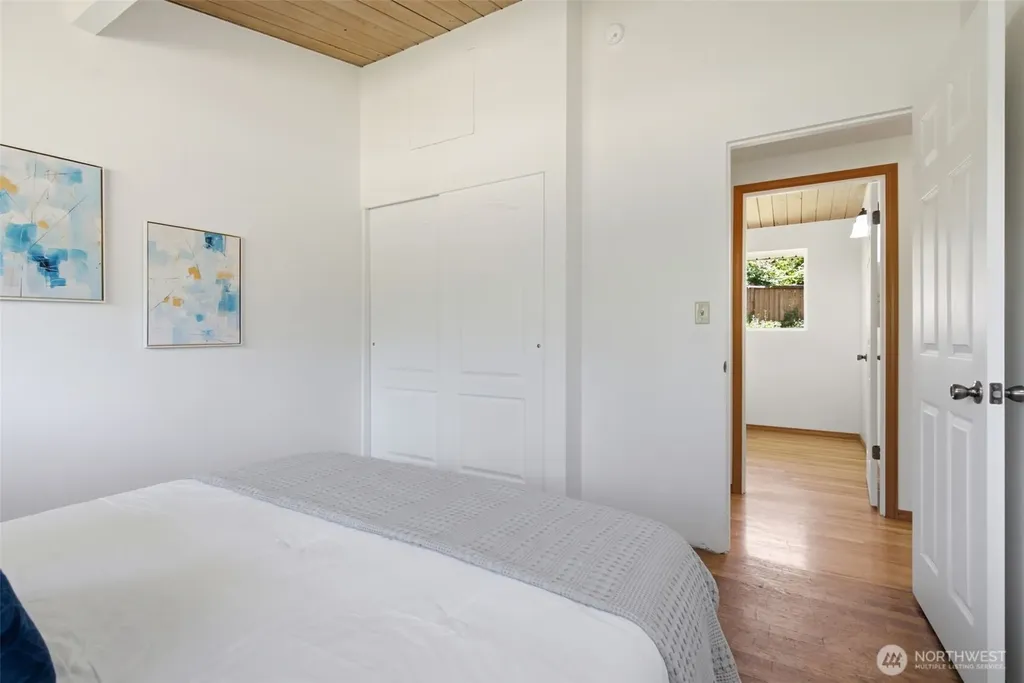 11205 4th Place S Burien WA 98168