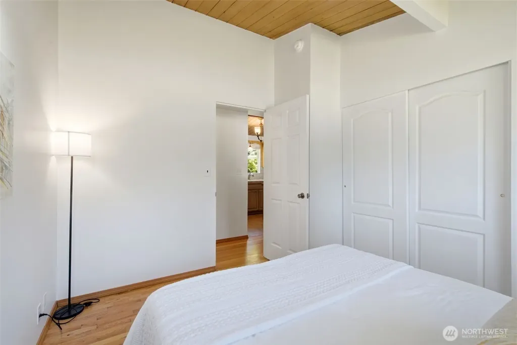 11205 4th Place S Burien WA 98168