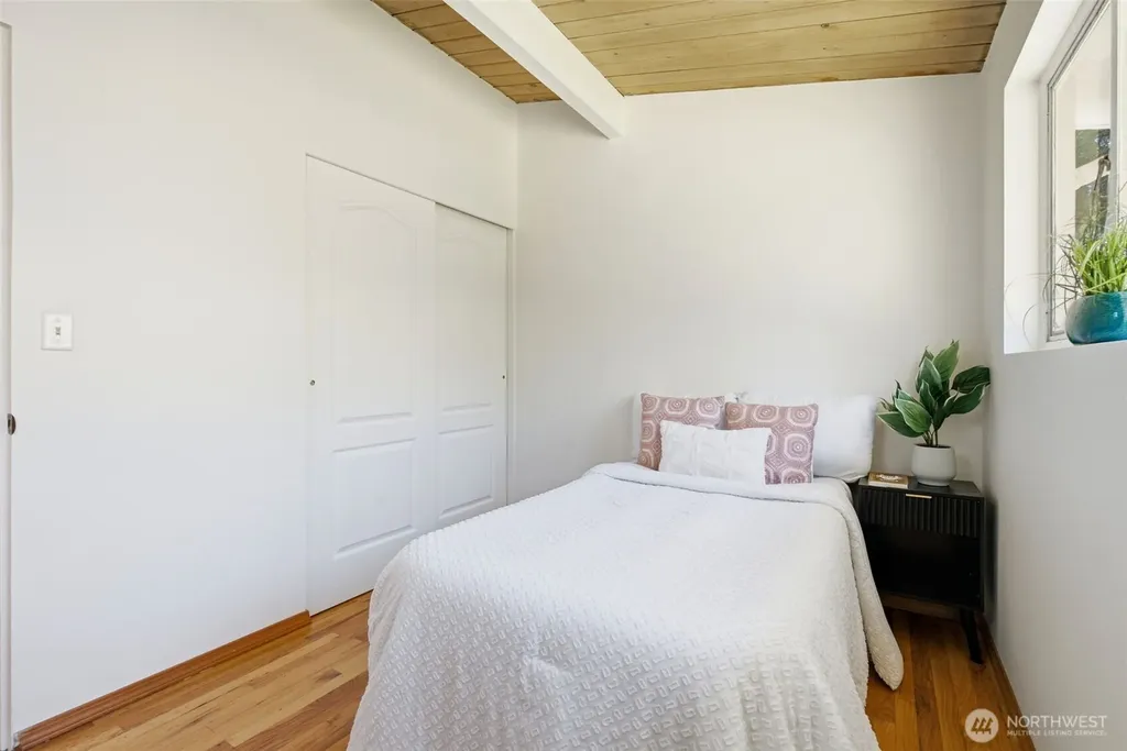 11205 4th Place S Burien WA 98168