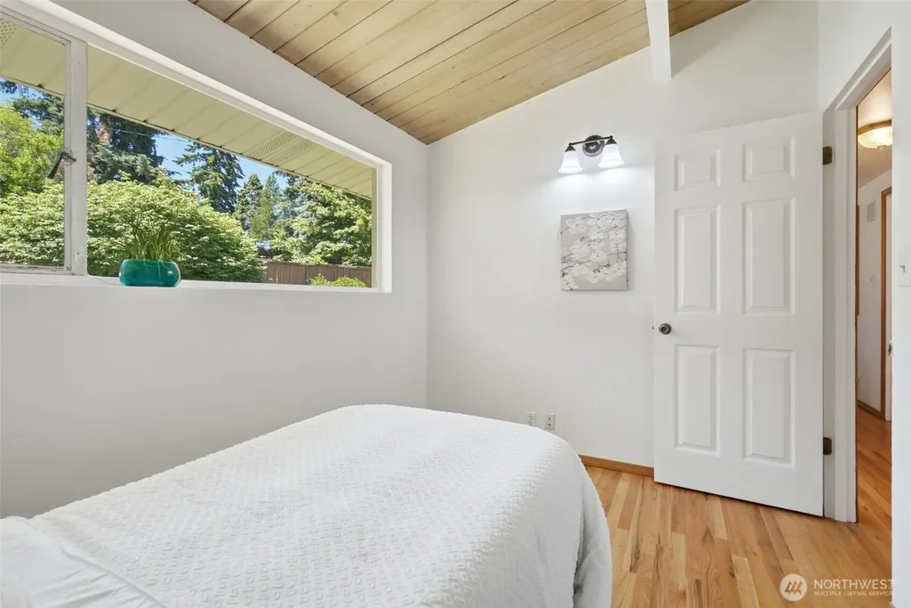 11205 4th Place S Burien WA 98168