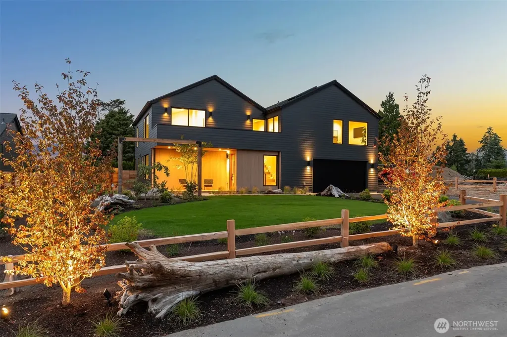 18636 2nd Avenue SW Normandy Park WA 98166