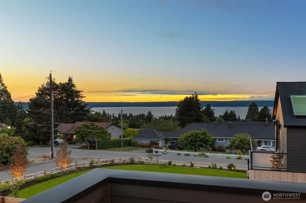 18636 2nd Avenue SW Normandy Park WA 98166