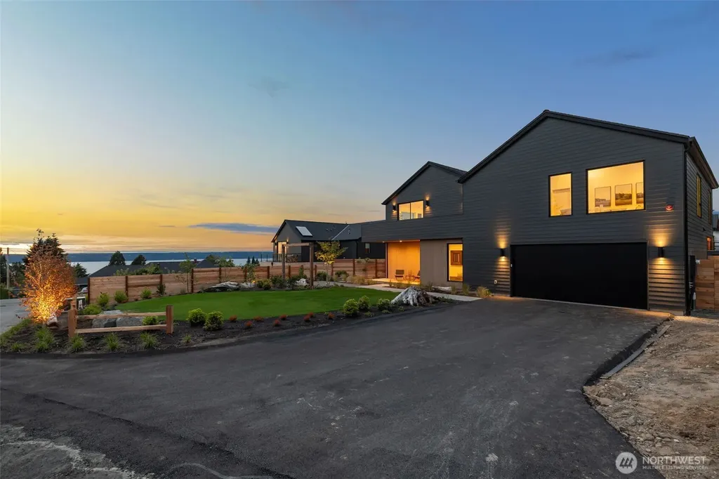 18636 2nd Avenue SW Normandy Park WA 98166