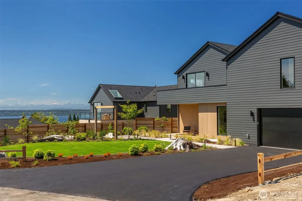 18636 2nd Avenue SW Normandy Park WA 98166