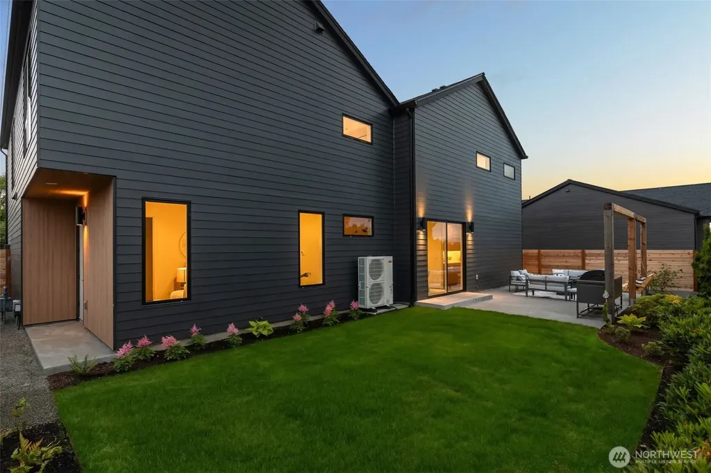 18636 2nd Avenue SW Normandy Park WA 98166