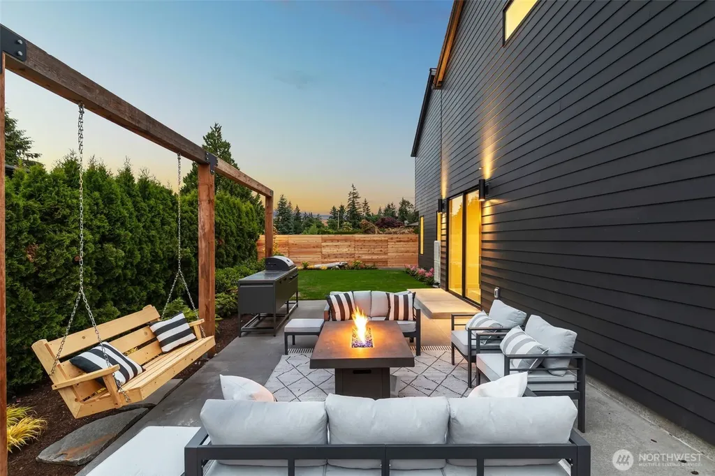 18636 2nd Avenue SW Normandy Park WA 98166