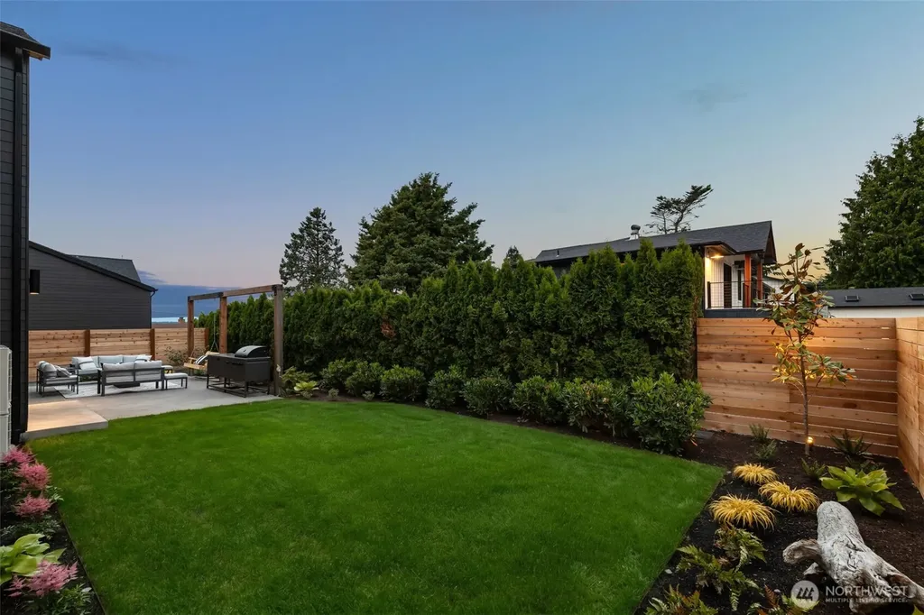 18636 2nd Avenue SW Normandy Park WA 98166