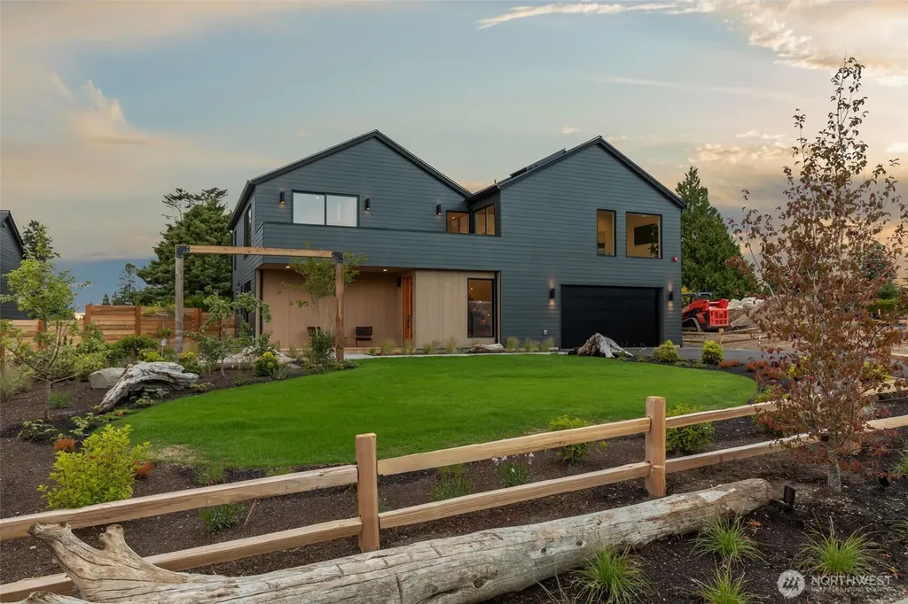 18636 2nd Avenue SW Normandy Park WA 98166