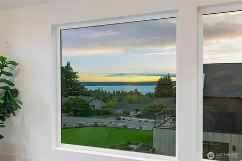 18636 2nd Avenue SW Normandy Park WA 98166